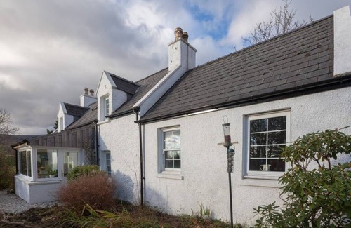 Torrin Cottage | Beautiful Skye Crofter's Cottage sleeps six close to mountains, sea and beach