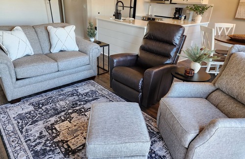 Bellaire Condo | Beautiful!sleeps 6, 2 bath condo in Schuss Village golf pool access Boat parking
