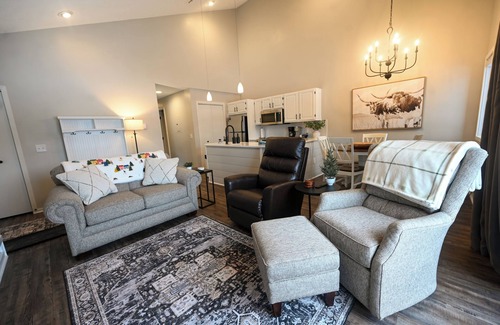 Bellaire Condo | Beautiful!sleeps 6, 2 bath condo in Schuss Village golf pool access Boat parking
