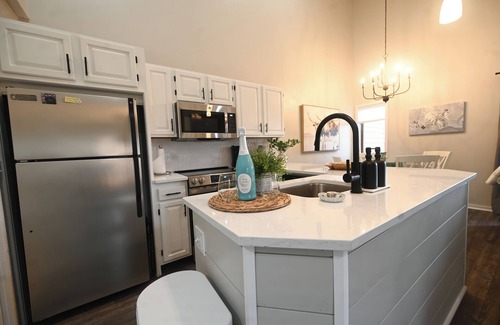 Bellaire Condo | Beautiful!sleeps 6, 2 bath condo in Schuss Village golf pool access Boat parking