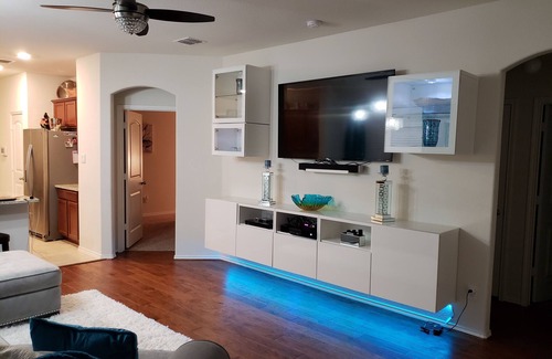 Lincoln Park House | Beautiful Smart Home in Quiet Neighborhood