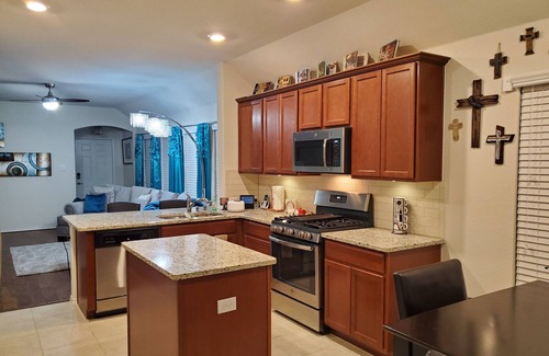 Lincoln Park House | Beautiful Smart Home in Quiet Neighborhood