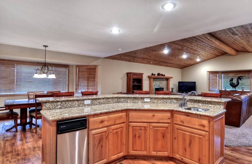 Summit Estates House | Beautiful Snow Summit home! Walk to the slopes! Enjoy the spa and pool table!