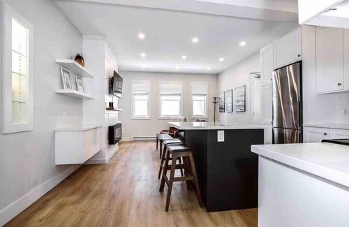 South End Apartment | Beautiful South End apt with parking!