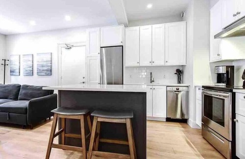 South End Apartment | Beautiful South End apt with parking!