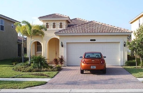 Estero Villa | Beautiful South Facing Villa on Lake