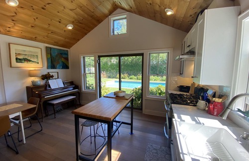 Shinnecock Hills Cottage | Beautiful Southampton Cottage with Saltwater Pool steps from Bay