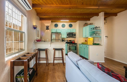 Nob Hill House | Beautiful southwest casita in walking distance to historic Nob Hill on Route 66.