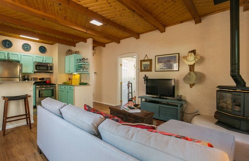 Nob Hill House | Beautiful southwest casita in walking distance to historic Nob Hill on Route 66.