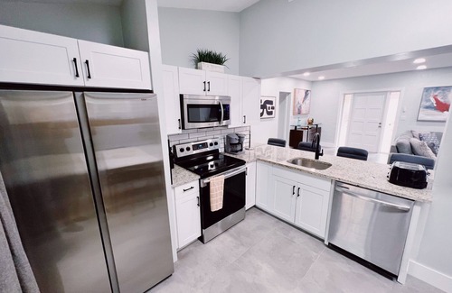 Lake Ridge House | Beautiful, Spacious & Affordable Home in FLL