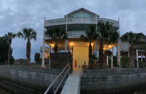 Crawfordville House | Beautiful Spacious Beach Home with available boat dock