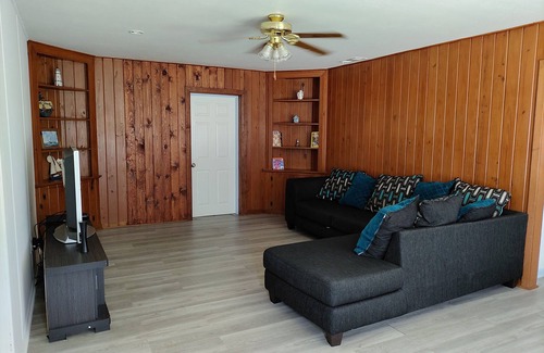 Point Comfort House | Beautiful spacious house with ocean view.