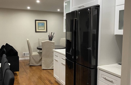 Brooklyn House | Beautiful Spacious - 2 bedroom, Main Floor Apartment, Backyard and Free Parking