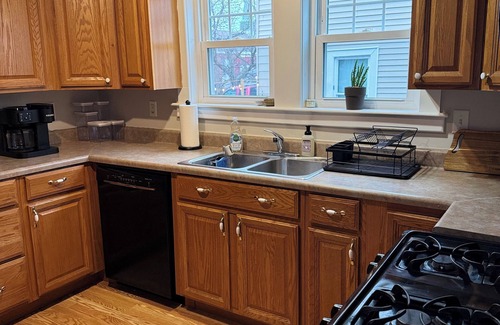 Syracuse Apartment | Beautiful, spacious 2 bdrm apartment in Syracuse with office space, WiFi and AC