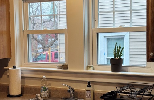 Syracuse Apartment | Beautiful, spacious 2 bdrm apartment in Syracuse with office space, WiFi and AC