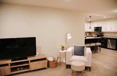 Lower Sumas Mountain House | Beautiful & Spacious 2 Bedroom Suite available for short term rental