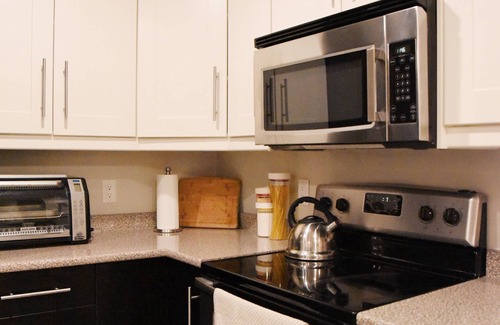 Lower Sumas Mountain House | Beautiful & Spacious 2 Bedroom Suite available for short term rental