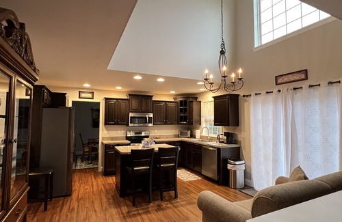 Ephrata House | Beautiful Spacious 2 Story House with Fireplace