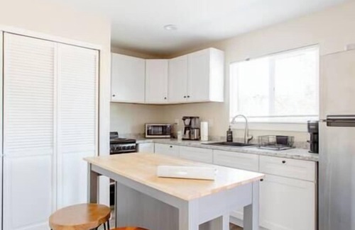 Roseville Apartment | Beautiful spacious 2 bedroom guest home