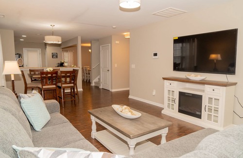 Southeast Raleigh House | Beautiful spacious 4 bedroom house , sleeps 10+