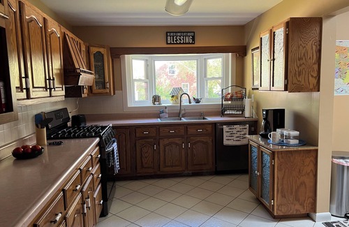 Owensboro House | Beautiful spacious 4-bedroom, 6-bed house in Owensboro with screened in porch.