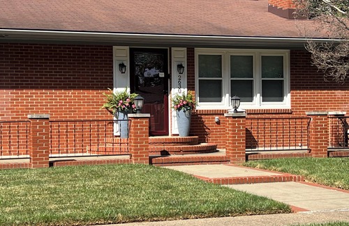 Owensboro House | Beautiful spacious 4-bedroom, 6-bed house in Owensboro with screened in porch.