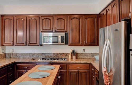 Spring Mountain Ranch House | Beautiful Spacious 5-bedroom bungalow in vibrant Las Vegas with WiFi, AC