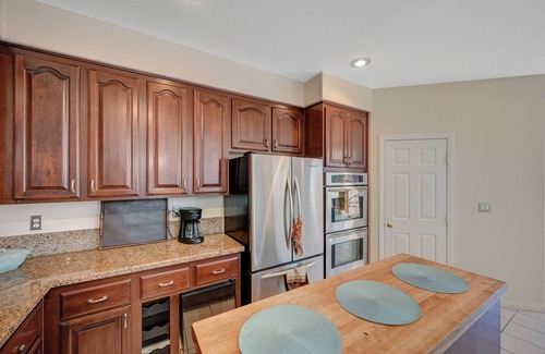 Spring Mountain Ranch House | Beautiful Spacious 5-bedroom bungalow in vibrant Las Vegas with WiFi, AC