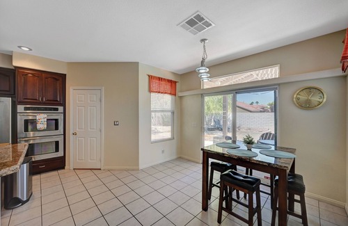 Spring Mountain Ranch House | Beautiful Spacious 5-bedroom bungalow in vibrant Las Vegas with WiFi, AC