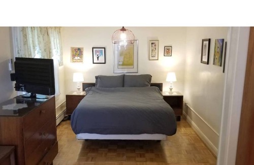 Long Beach Apartment | Beautiful, Spacious Apartment Unit near Beach with King Bed and Washer & Dryer