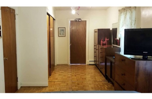 Long Beach Apartment | Beautiful, Spacious Apartment Unit near Beach with King Bed and Washer & Dryer