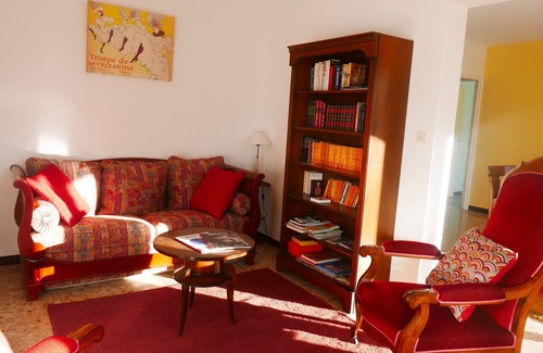 Nyons Apartment | beautiful, spacious and bright apartment with balcony and terrace facing south west