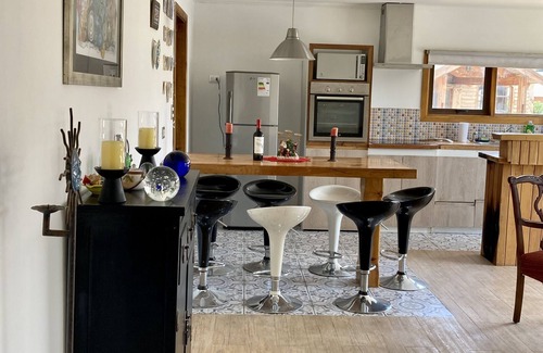 Limache Cottage | Beautiful spacious and bright country house with large windows