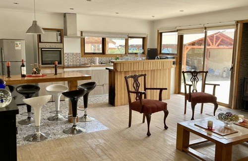 Limache Cottage | Beautiful spacious and bright country house with large windows