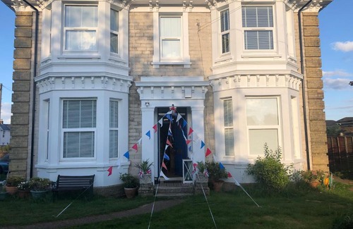 Ryde Apartment | Beautiful Spacious Apartment 1st Floor Sleeps 5
