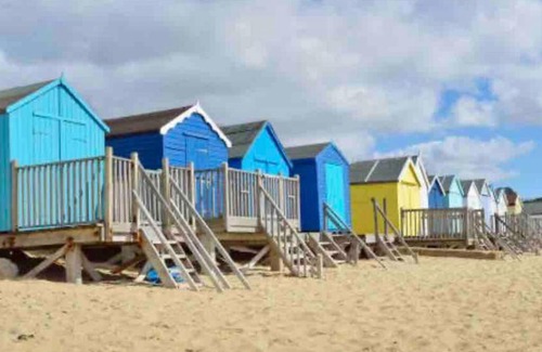 Felixstowe House | Beautiful Spacious Beach Home Newly Renovated