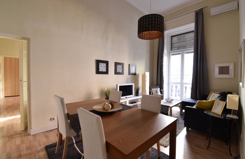 Palace District Condo | Beautiful spacious central 4 bedroom/3 bathroom