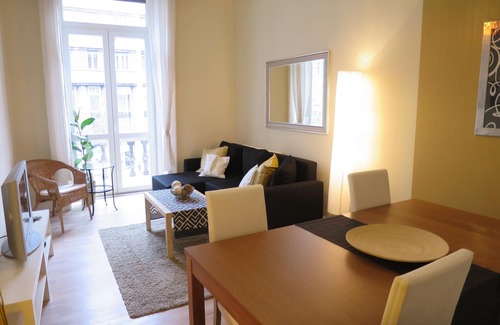 Palace District Condo | Beautiful spacious central 4 bedroom/3 bathroom