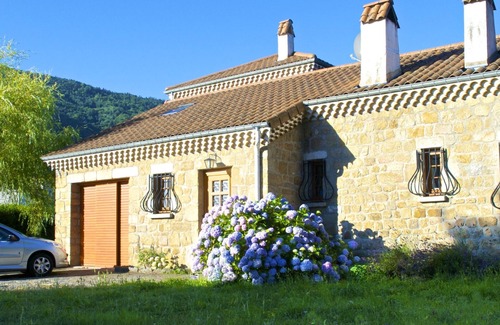 Accons House | Beautiful spacious family friendly home with huge garden and amazing view