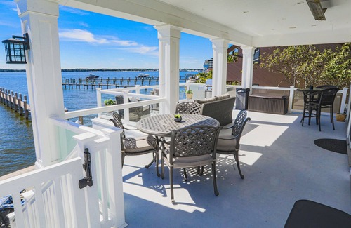 Osbornsville House | Beautiful, spacious home with fantastic water views - perfect for families