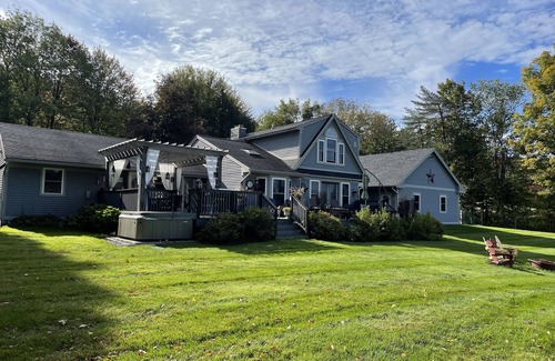 Stowe House | Beautiful & spacious home -Mountain View & hot tub