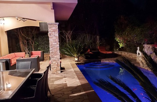 Encino House | Beautiful spacious home/salt water pool in Encino.