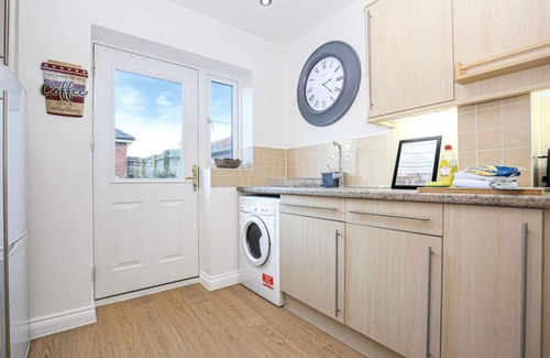 Northampton House | Beautiful & Spacious House - Free Parking & Wifi