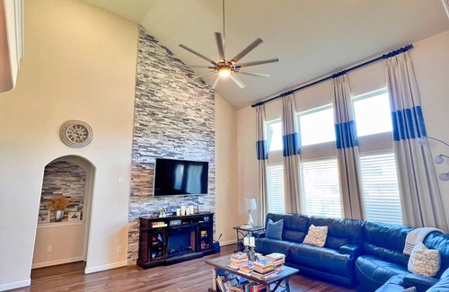 Sugar Land House | Beautiful Spacious Modern Home in Sugar Land