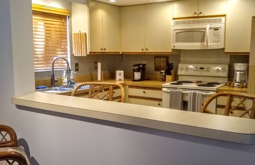 Venice Condo | Beautiful, Spacious, Quiet Condo with Garage close to Downtown Venice & Beach