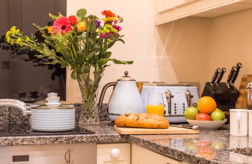 Montpellier Apartment | Beautiful & spacious Regency apt in centre Cheltenham, free parking