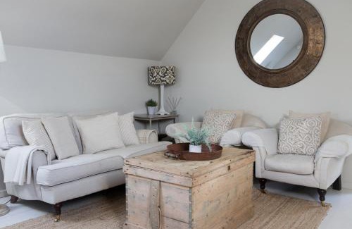 Emberton Apartment | Beautiful spacious rural retreat 1 bedroom self contained annex