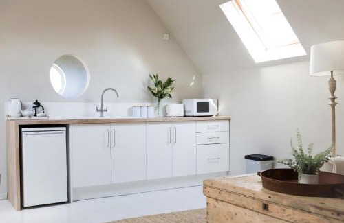 Emberton Apartment | Beautiful spacious rural retreat 1 bedroom self contained annex