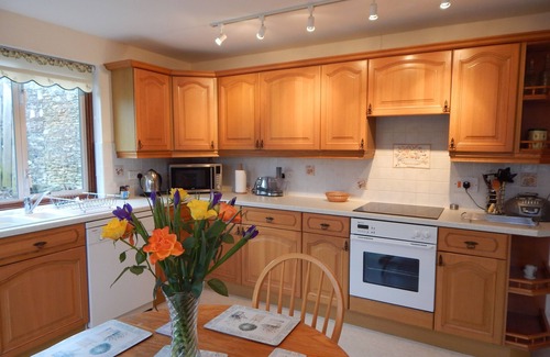 Golant House | Beautiful spacious, split-level house near Fowey, heated swimming pool, hot tub