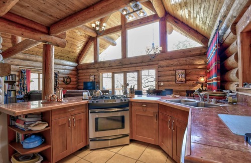 Browns Valley House | Beautiful spacious luxury Log Home on 6 acres with 30 foot ceilings and Creek
